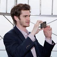 Andrew Garfield, inseparable de su iPhone