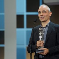 Pablo Beger con su premio en la clausura del Festival de San Sebastián 2012