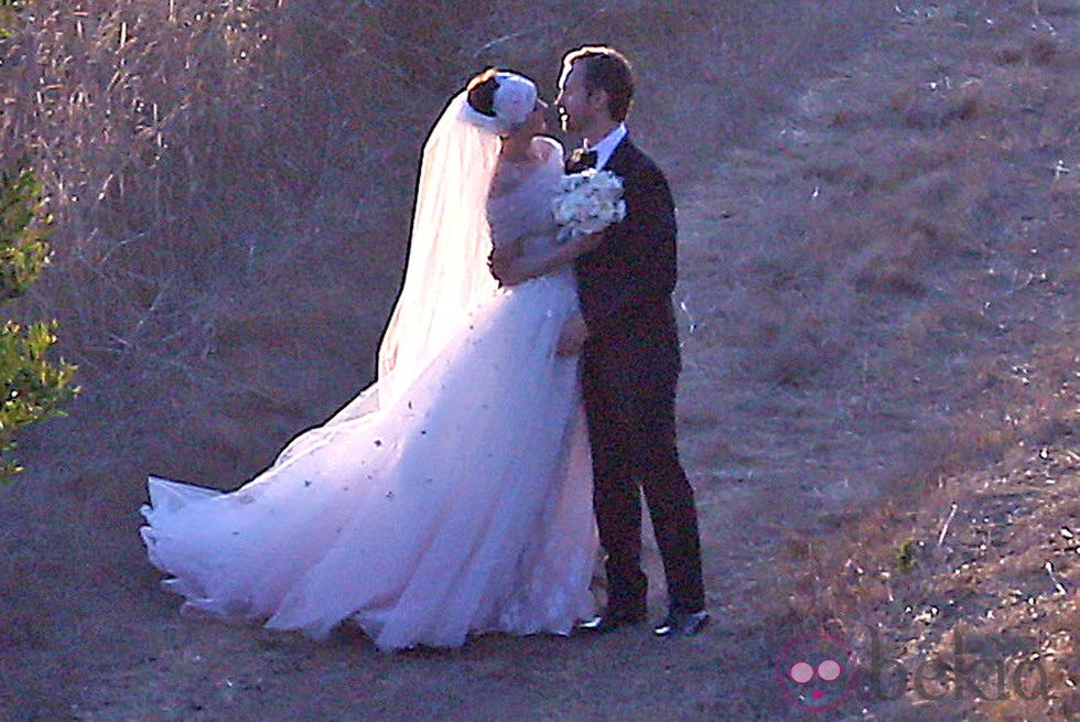 Anne Hathaway y Adam Shulman en su boda