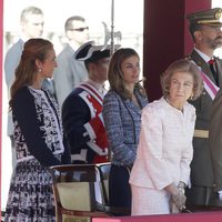 Los Reyes, los Príncipes y la Infanta Elena en un acto en el Palacio Real