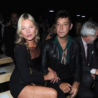 Kate Moss y Jamie Hince en la Semana de la Moda de París primavera/verano 2013