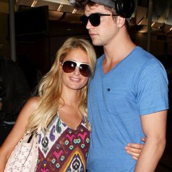 Paris Hilton con su novio River Viiperi