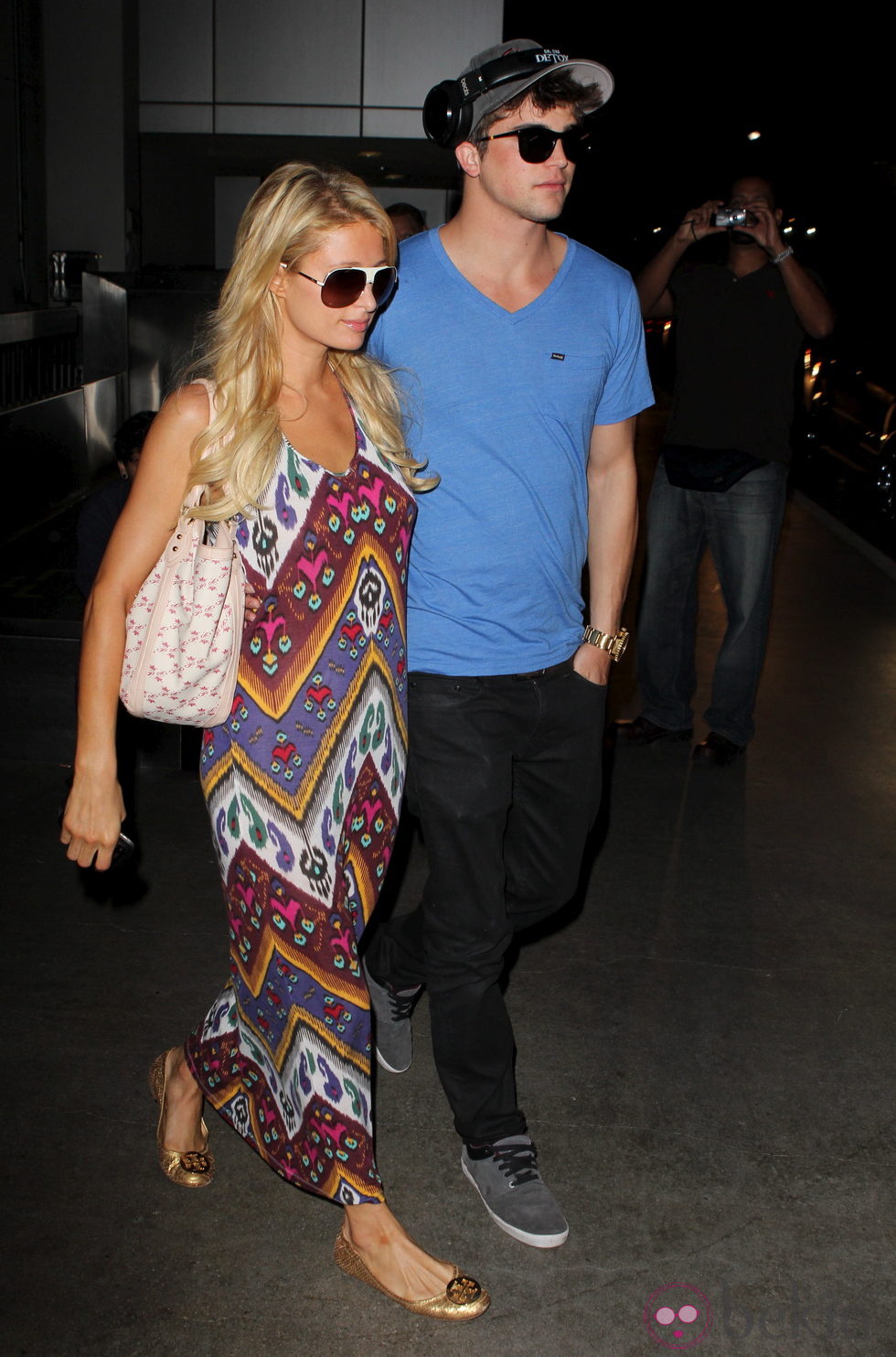 Paris Hilton con su novio en el aeropuerto 