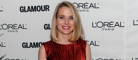 Marissa Mayer posando para la gala de la mujer del año de Glamour 2009