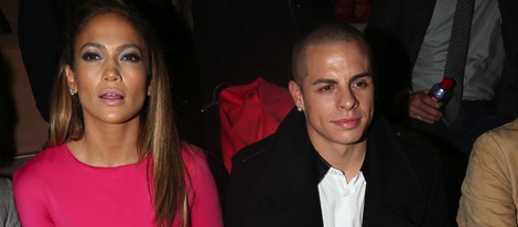 Jennifer Lopez y Casper Smart en la Semana de la Moda de París