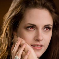 Kristen Stewart muestra su anillo de casada en 'Amanecer.Parte 2'