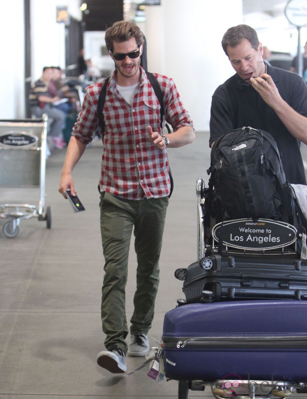 Andrew Garfield en el aeropuerto de Los Angeles