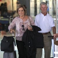 María Ferre y Jose Bisbal, padres de David Bisbal, en el aeropuerto de Madrid