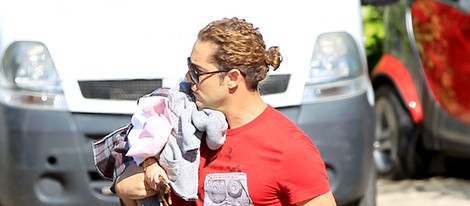 David Bisbal recoge a su hija Ella de la guardería