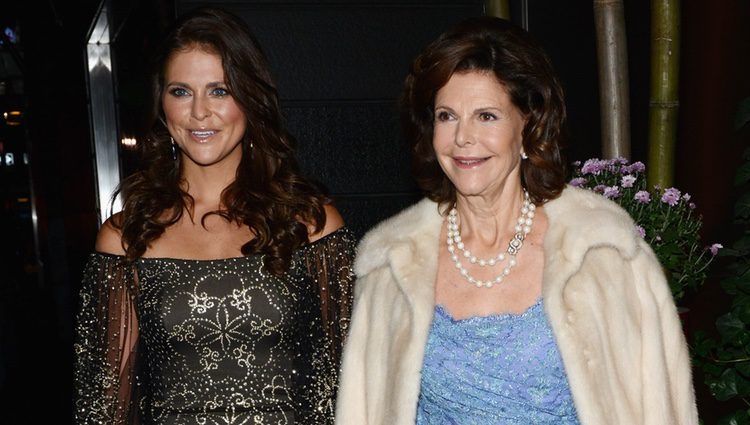 Magdalena de Suecia y la Reina Silvia en una cena de la Cámara de Comercio Sueco-Americana