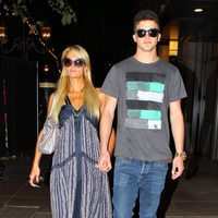 Paris Hilton y River Viiperi paseando por Los Ángeles