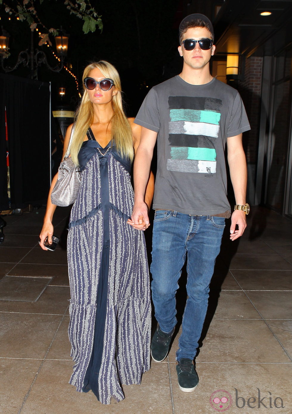 Paris Hilton y River Viiperi paseando por Los Ángeles