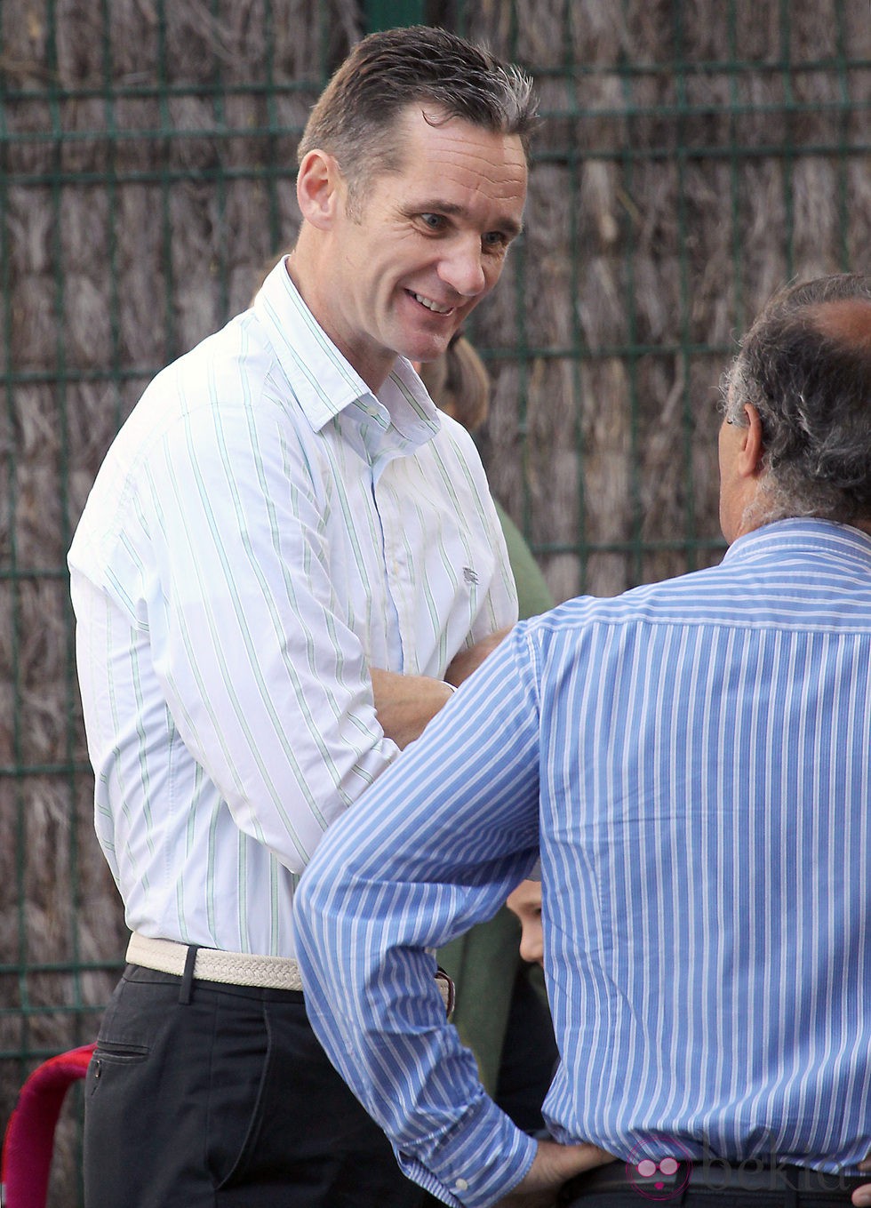 Iñaki Urdangarín charla con el padre de un compañero de colegio de sus hijos