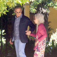 Los Duques de Alba pasean por el Palacio de las Dueñas de Sevilla en su primer aniversario de boda