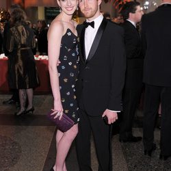 Anne Hathaway y Adam Shulman en el Museo Americano de Historia Natural