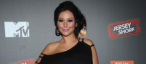 Jwoww sonriente en la presentación de la última temporada del exitoso programa Jersey Shore