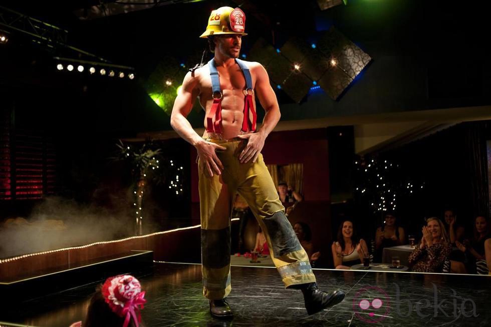 Joe Manganiello con el torso desnudo en la película 'Magic Mike'