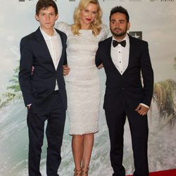 Tom Holland, Naomi Watts y Juan Antonio Bayona en el estreno de 'Lo Imposible' en Madrid