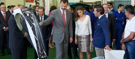 Los Príncipes de Asturias observan el trabajo realizado de los alumnos de FP de Valladolid