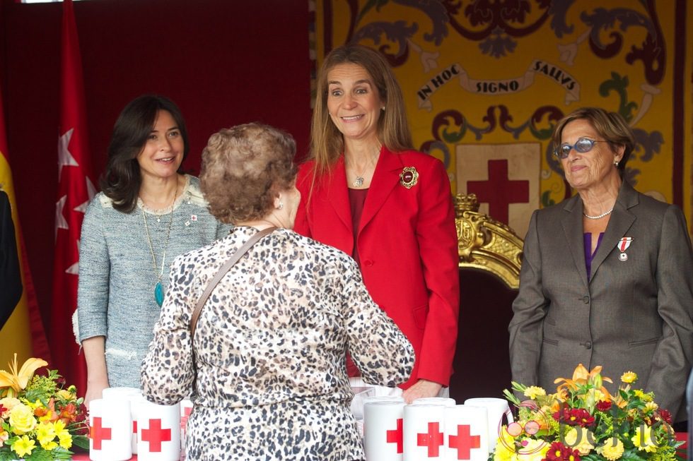 La Infanta Elena en el Día de la Banderita 2012