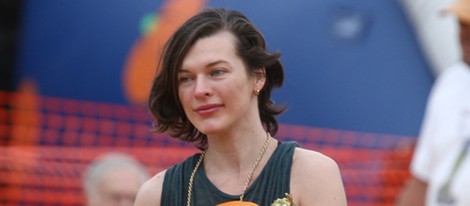 Milla Jovovich elige calabaza para Halloween 2012