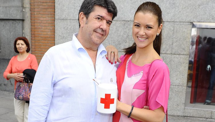 María Jesús Ruiz y su novio José María Gil el Día de la Banderita 2012