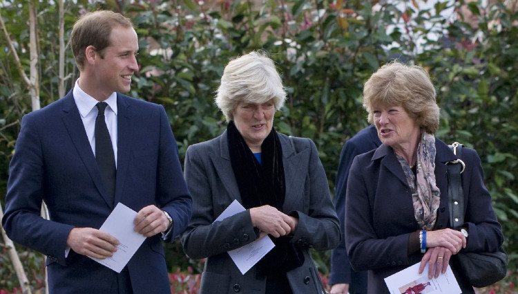 El Príncipe Guillermo de Inglaterra y sus tías en el funeral de su niñera