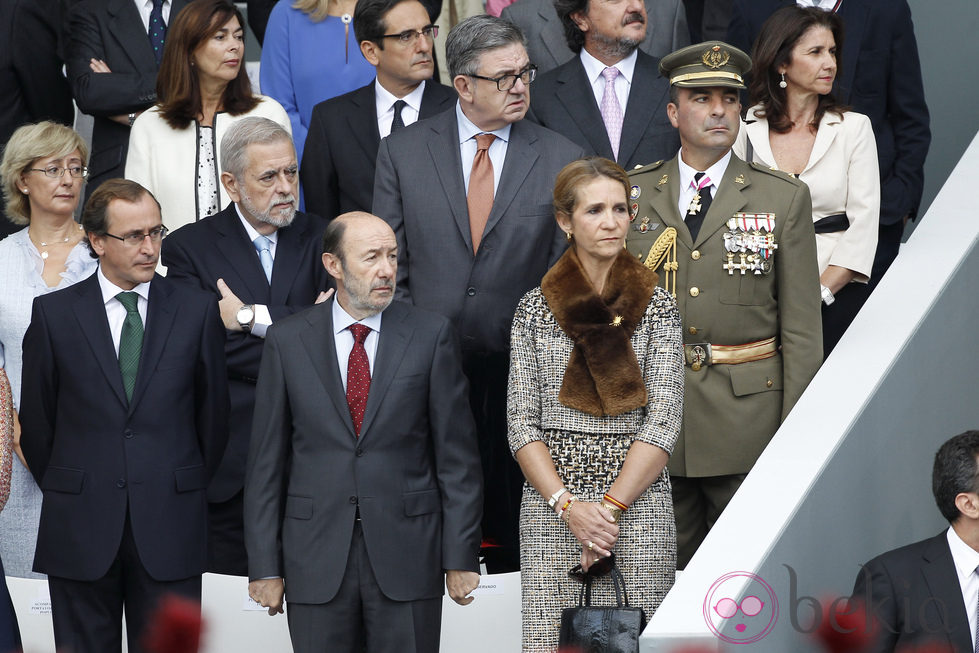 La Infanta Elena y Alfredo Pérez Rubalcaba en el Día de la Hispanidad 2012