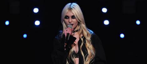 Taylor Momsen actuando durante la MTV Europe Music Awards 2010