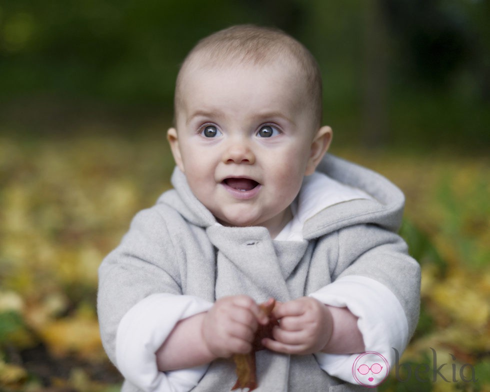 La Princesa Estela de Suecia en los jardines del Palacio de Haga