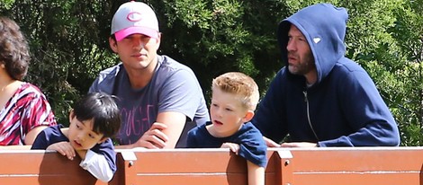 Ashton Kutcher con su sobrino en Los Angeles