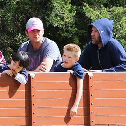 Ashton Kutcher con su sobrino en Los Angeles