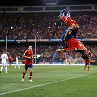 Sergio Ramos celebra con una voltereta su gol a Francia