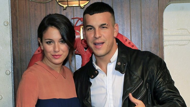 Mario Casas y Blanca Suárez en la presentación de la tercera temporada de 'El Barco'