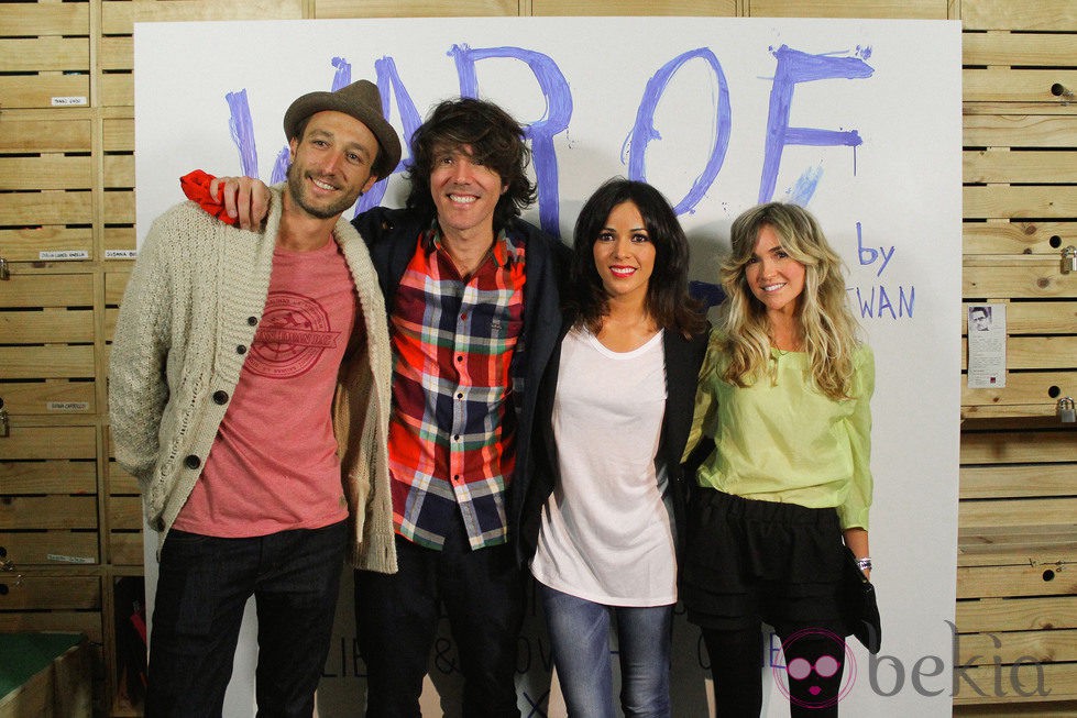 Raquel del Rosario y Pedro Castro con Juan Luis Suárez en la presentación de colección 'War of love' de Ewan