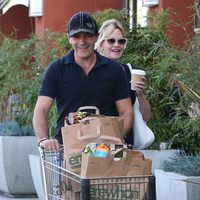 Melanie Griffith y Antonio Banderas felices de compras en un supermercado