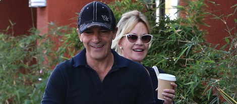 Melanie Griffith y Antonio Banderas felices de compras en un supermercado