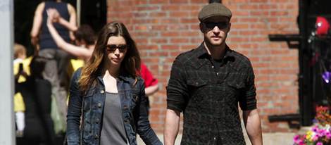 Justin Timberlake y Jessica Biel cogidos de la mano