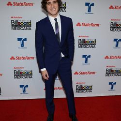 El actor Diego Boneta en la alfombra roja de los premios Billboard Mexican Music Awards 2012