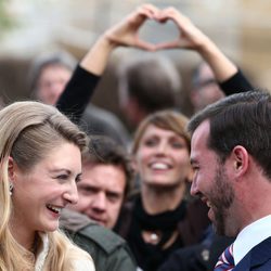 Mirada cómplice de Guillermo de Luxemburgo y Stéphanie de Lannoy tras su boda civil