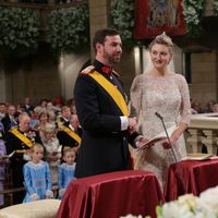 Guillermo de Luxemburgo y Stéphanie de Lannoy durante su boda religiosa