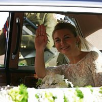 Stéphanie de Lannoy saluda desde el coche de camino a su boda con Guillermo de Luxemburgo