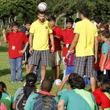 Piqué y Busquets juegan al fútbol en un acto solidario en Miami