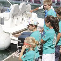 Juan, Pablo e Irene Urdangarín y la Infanta Elena y sus hijos en la Copa del Rey de Vela 2011