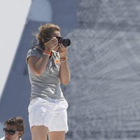 La Infanta Elena fotografía la primera regata de la Copa del Rey de Vela 2011