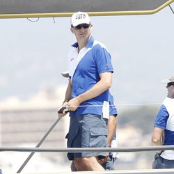 El Príncipe Felipe a bordo del 'Hispano' en la primera regata de la Copa del Rey de Vela 2011