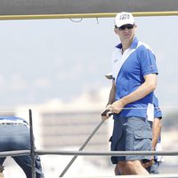 El Príncipe Felipe a bordo del 'Hispano' en la primera regata de la Copa del Rey de Vela 2011