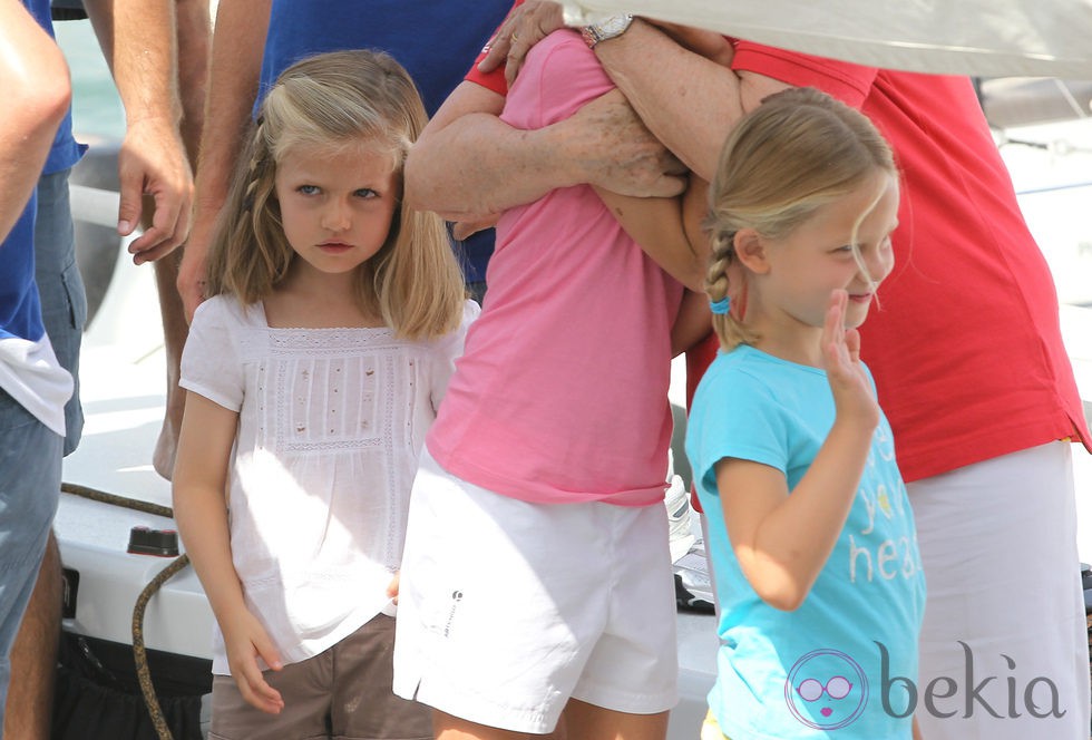 La Infanta Leonor e Irene Urdangarín en el segundo día de regatas 2011