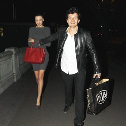 Orlando Bloom y Miranda Kerr por las calles de Sidney