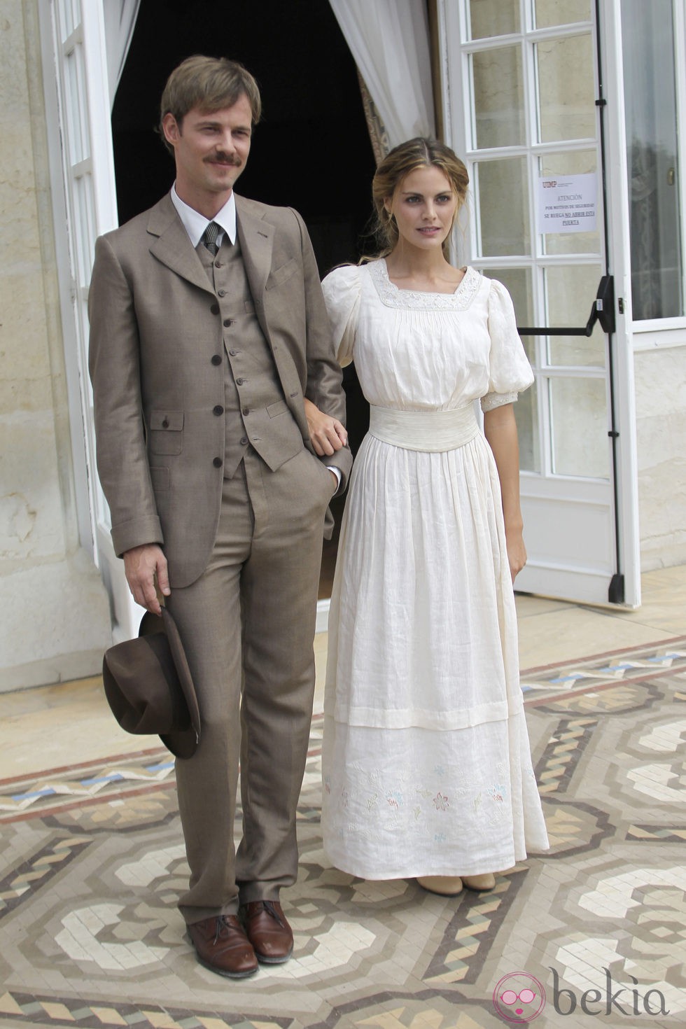 Eloy Azorín y Amaia Salamanca en la presentación de 'Gran Hotel'